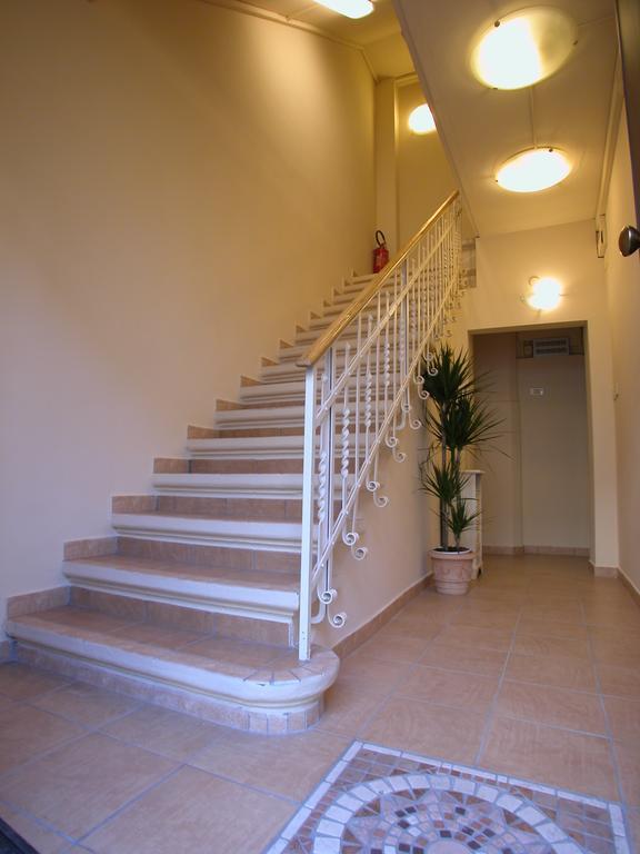 Guest House Roma Прато Экстерьер фото
